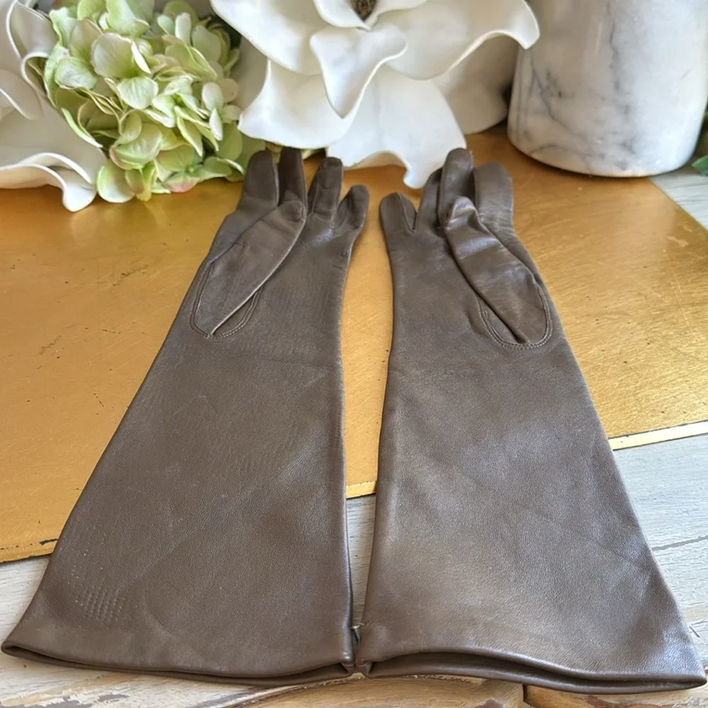 VNWT! Van Raalte Cabretta Table Cut Silk Lined Leather Gloves